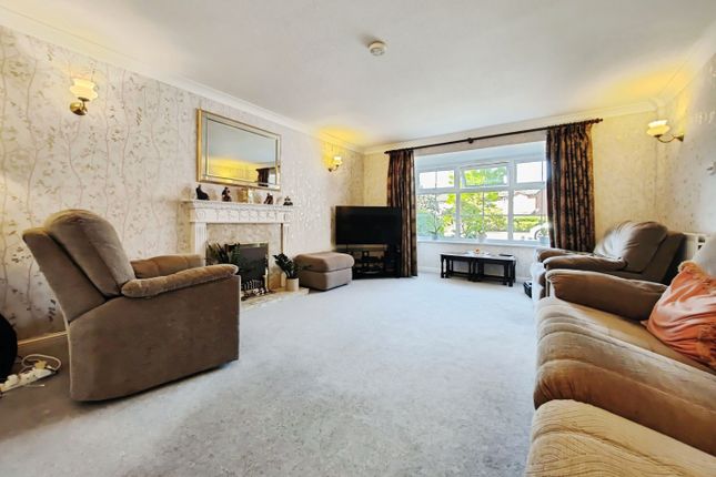7, Thorpe Close, Wokingham photo 4