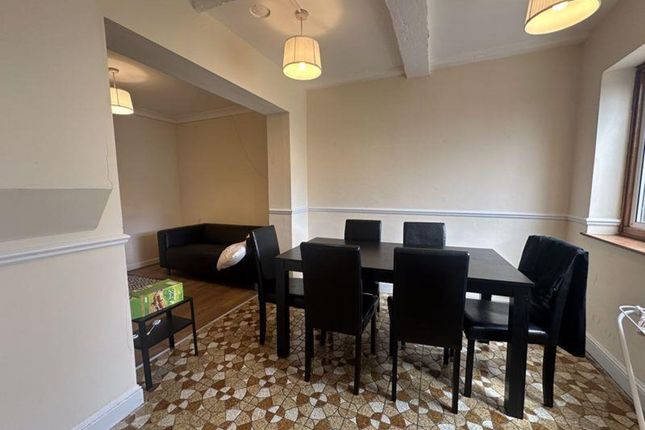 11 Peel Way, Uxbridge photo 3