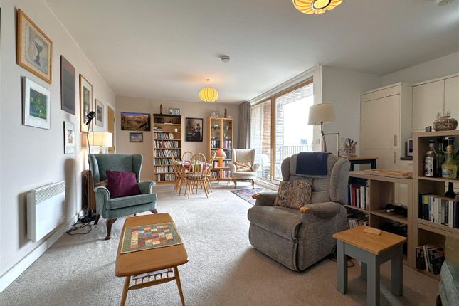 Flat 201, The Roundhead Building, Warwick Brewery, Newark photo 4