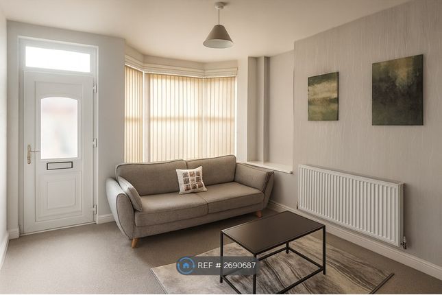 Living Room/Entrance