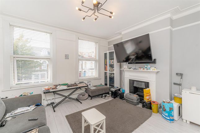 Flat B,19, Vicarage Road, London photo 4