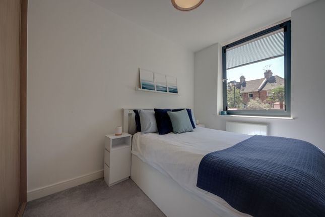 Apt 15, 77 Aldenham Road, Bushey photo 4