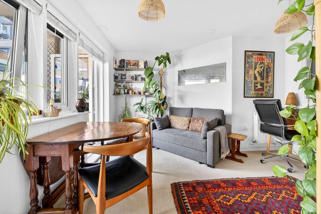 Flat 4 50 Hacon Square, Richmond Road, Greater London photo 2