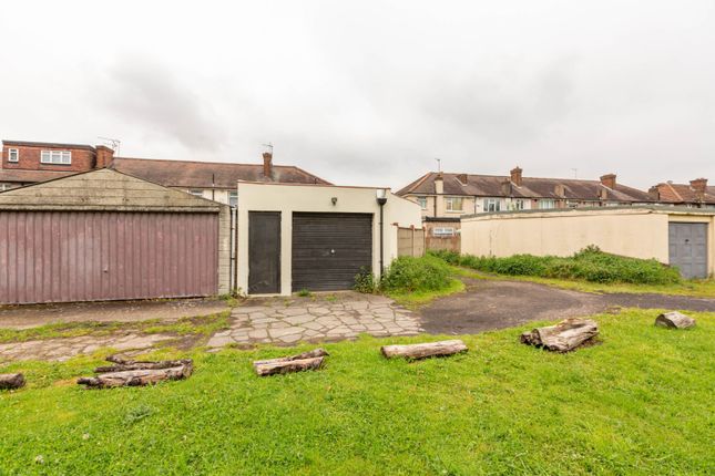 Terraced house for sale in Charlton Road, London