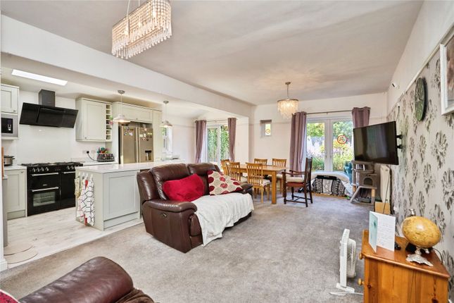 50, Station Road, Ryde photo 3
