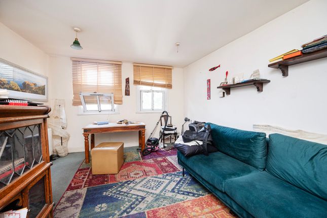 Hayfield Passage , E1, Tower Hamlets photo 3