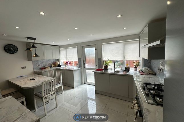 Greystone Gardens, Barkingside, Ilford photo 3