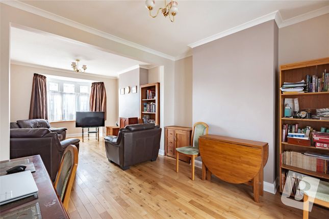 15, Kempton Avenue, Hornchurch photo 4