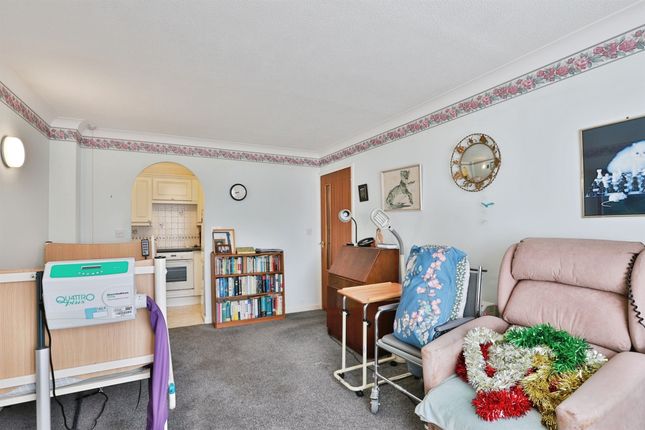 Wentworth Drive, Broadstone photo 2
