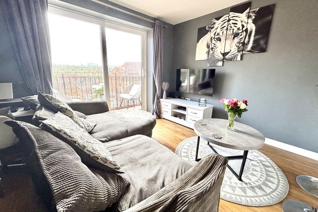 80, Nelson Way, Somerset photo 2