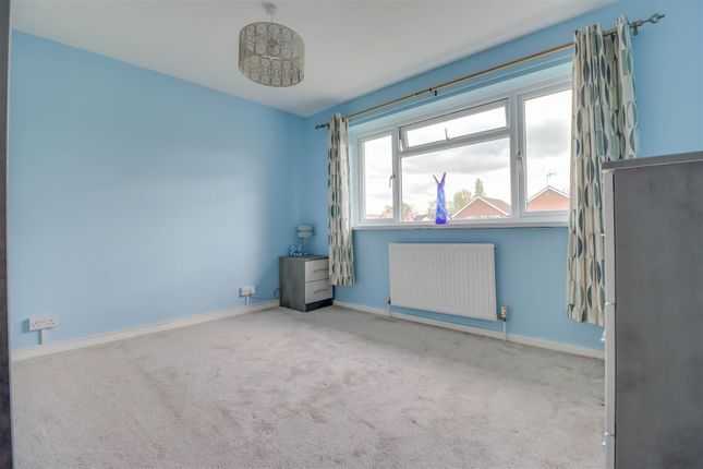 Terraced house for sale in Lapwing Road, Wickford