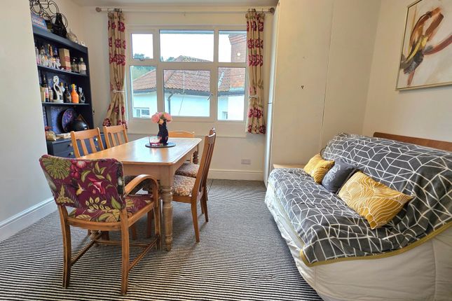 46 Cleveland Road, Torquay photo 3