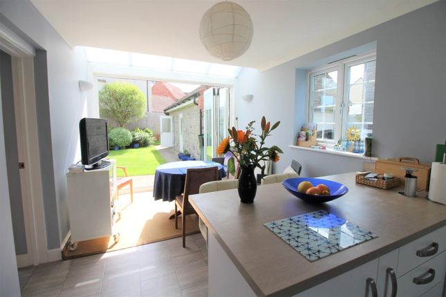 27, Otter Way, Thornbury photo 3