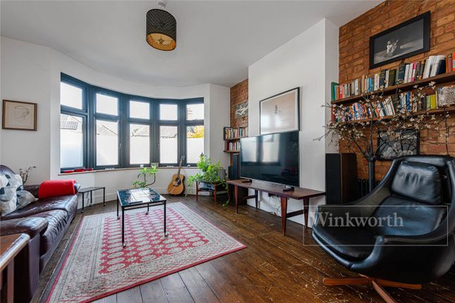 28, Haycroft Gardens, London photo 4