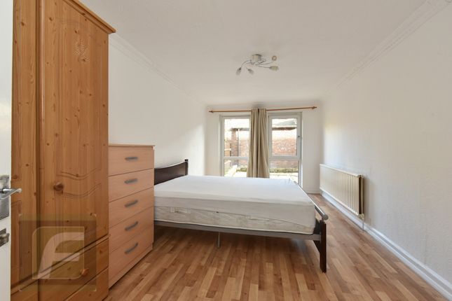 40, Staveley Close, London photo 4