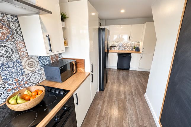 21, Howe Crescent, Corby photo 4