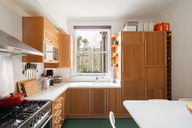 Flat B, 8 Tabley Road, London photo 4