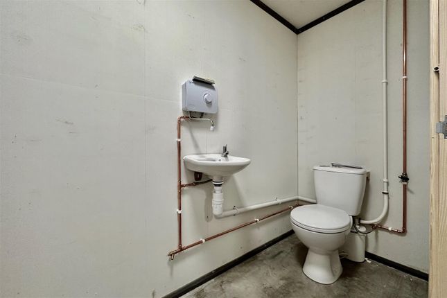 Unit 4, Spurway, Days-Pottles Lane, Exeter photo 3