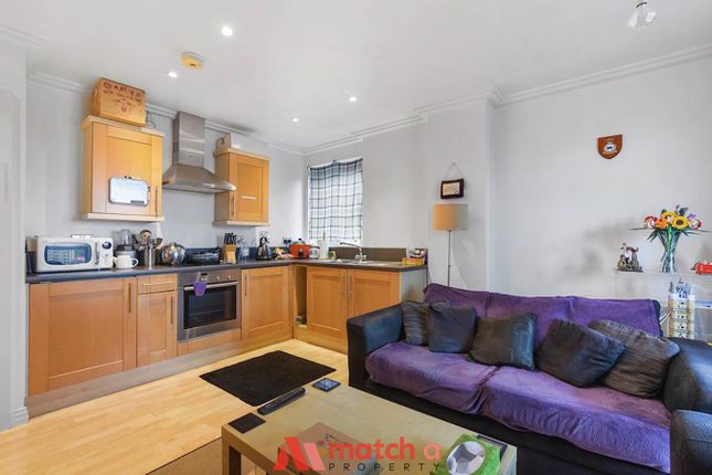 Flat for sale in Victoria Road, Acton, London