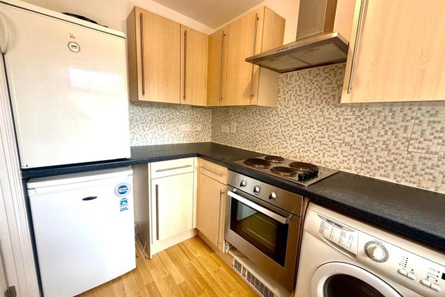 38, Whitehall Drive, Leeds photo 3