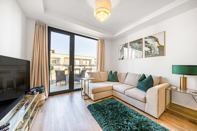Flat for sale in Greenacres House, Wandsworth, London