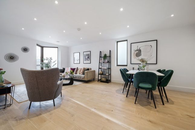 Thumbnail Flat for sale in Hamlet Gate, High Road, London