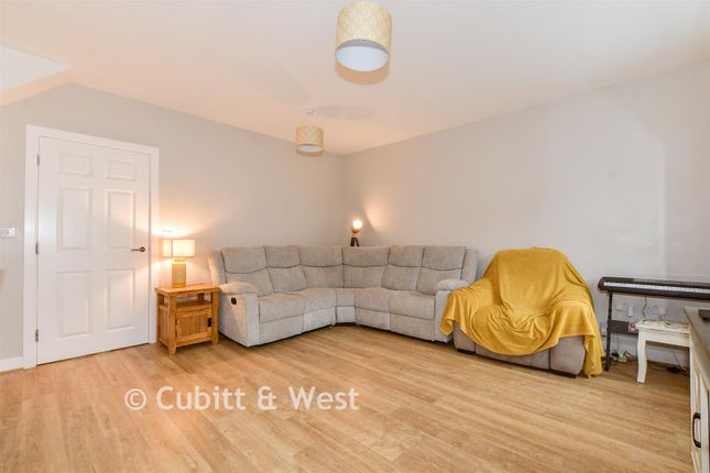 6, Olive Close, Horsham photo 4
