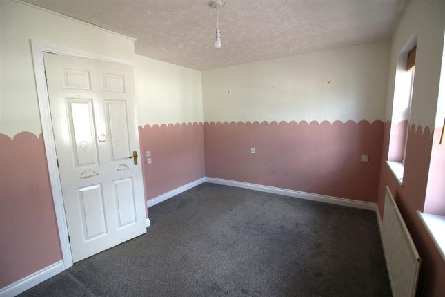 4, Paddock Close, Saltash photo 4