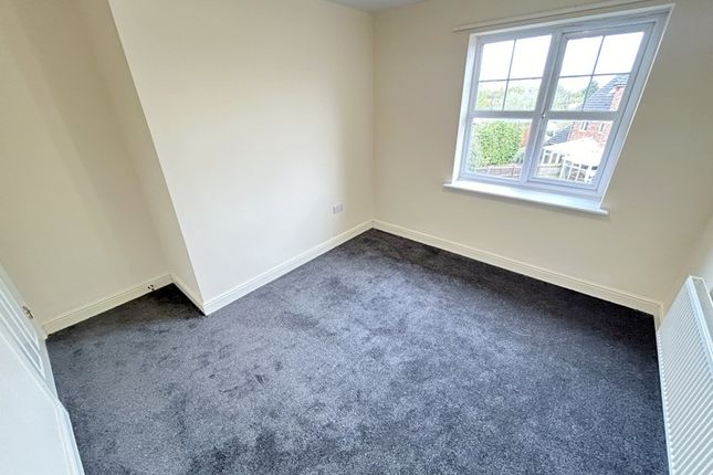 Flat to rent in Barton Street, Farnworth, Bolton