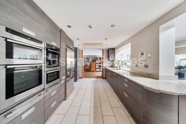 7, The Lincolns, Mill Hill, NW7, London photo 4