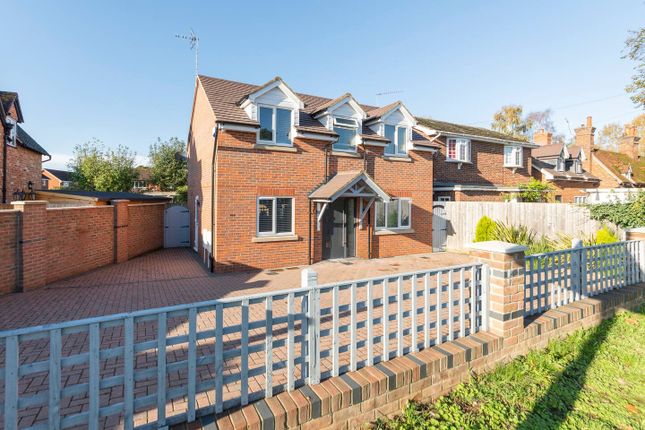 Thumbnail Detached house to rent in Old Bath Road, Charvil, Reading, Berkshire