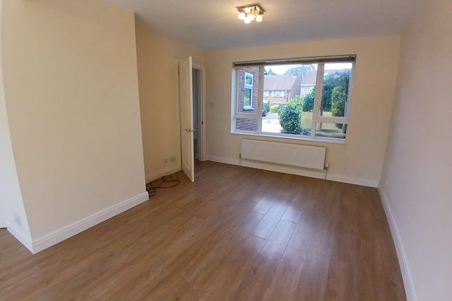 12, Westmead Drive, Salfords photo 2