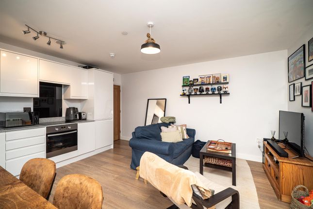 10 Porters Wood House, Porters Wood, St. Albans photo 3