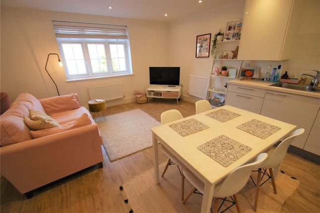 Flat to rent in Compton Road, Wooburn Green, High Wycombe