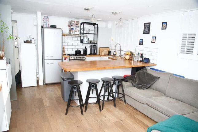 Flat for sale in Connaught Mews, London
