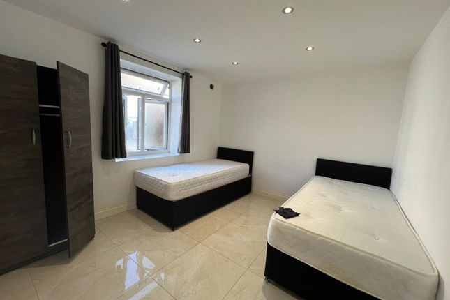 Two Bedroom Flat Close To Ilford Station - Â£2000 Pcm