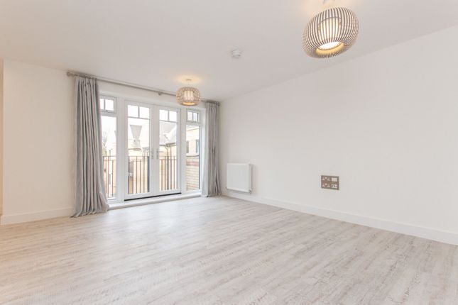 Schreiber Grange, Stratford Road, Watford photo 3