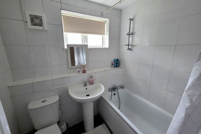 Lndn-Chu996-Flat 8 Ryder Court,, 42 Church Road, London photo 5