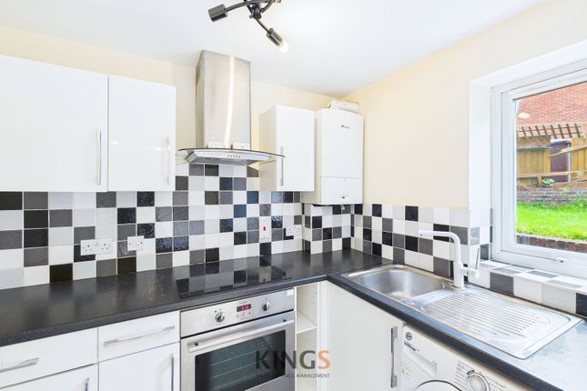 9a Broom Close, Hatfield photo 2