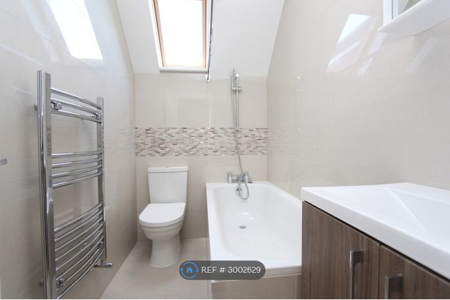 Flat   Rayners Lane, Pinner photo 2