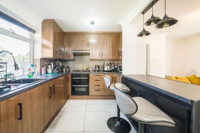 13, Cherry Crescent, Brentford photo 3
