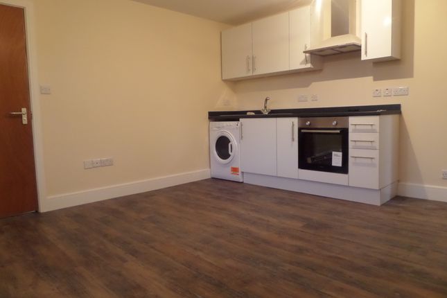 Thumbnail Studio to rent in Staines Road, Bedfont, Feltham