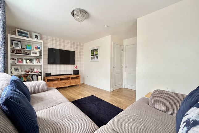 5, Hoggan Court, Bonnybridge photo 4