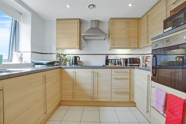 33 Elles House, Shotfield, Wallington photo 2