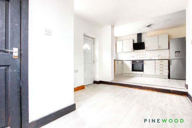 3 Woodside Place, Chesterfield photo 4