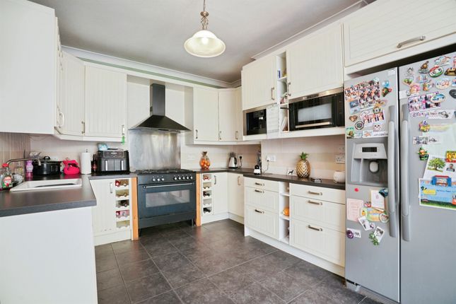 87, Castle Road, Tipton photo 4