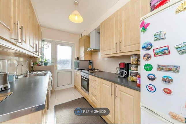 Whitton Avenue West, Greenford photo 2