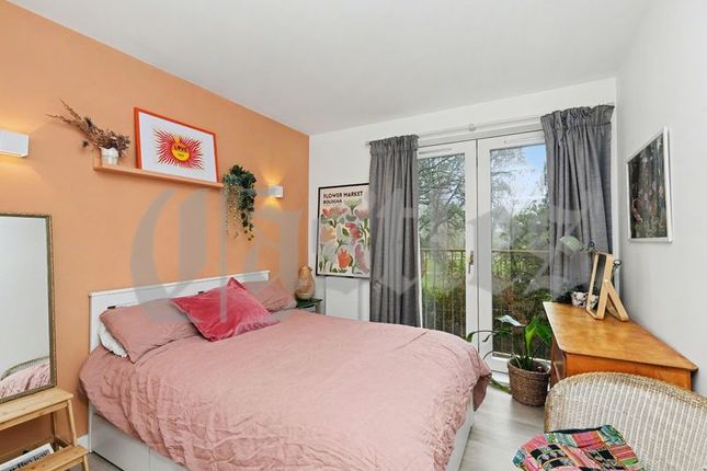 flat 8 Opal house, Apple Tree Road, London photo 4