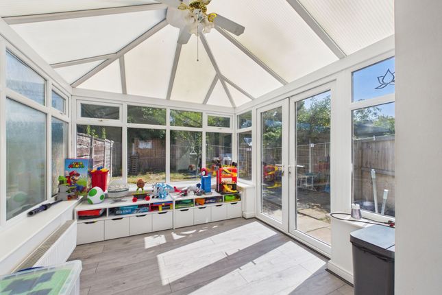 24 Hertford Drive, Manchester photo 3