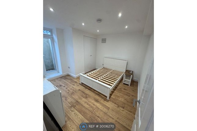 6 Bedroom Semi-Detached